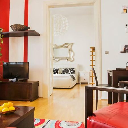 Rudjer Apartment, City Center, 2Br, Spacious Zagreb Luaran gambar